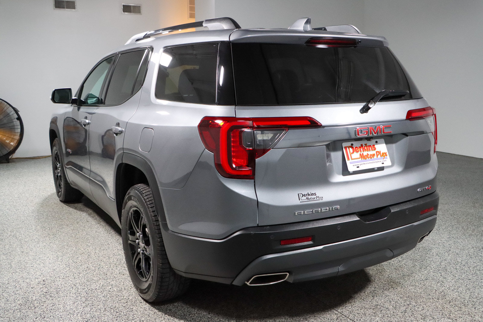Used 2022 GMC Acadia AT4 w/ GMC Pro Grade Package AWD/4WD image 9