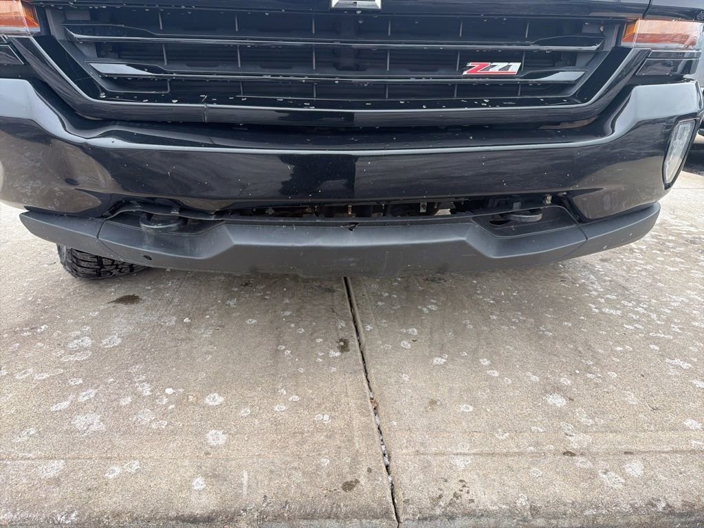 Used 2018 Chevrolet Silverado 1500 LT w/ Midnight Edition image 45
