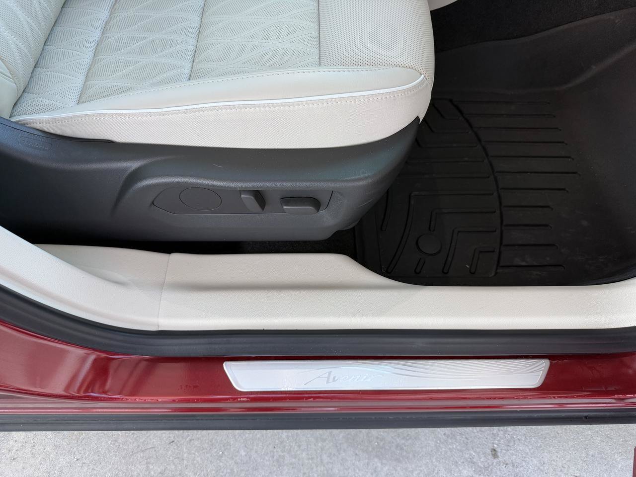 Used 2023 Buick Envision Avenir AWD/4WD image 34