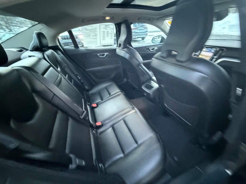 Used 2025 Volvo S60 B5 Core image 31