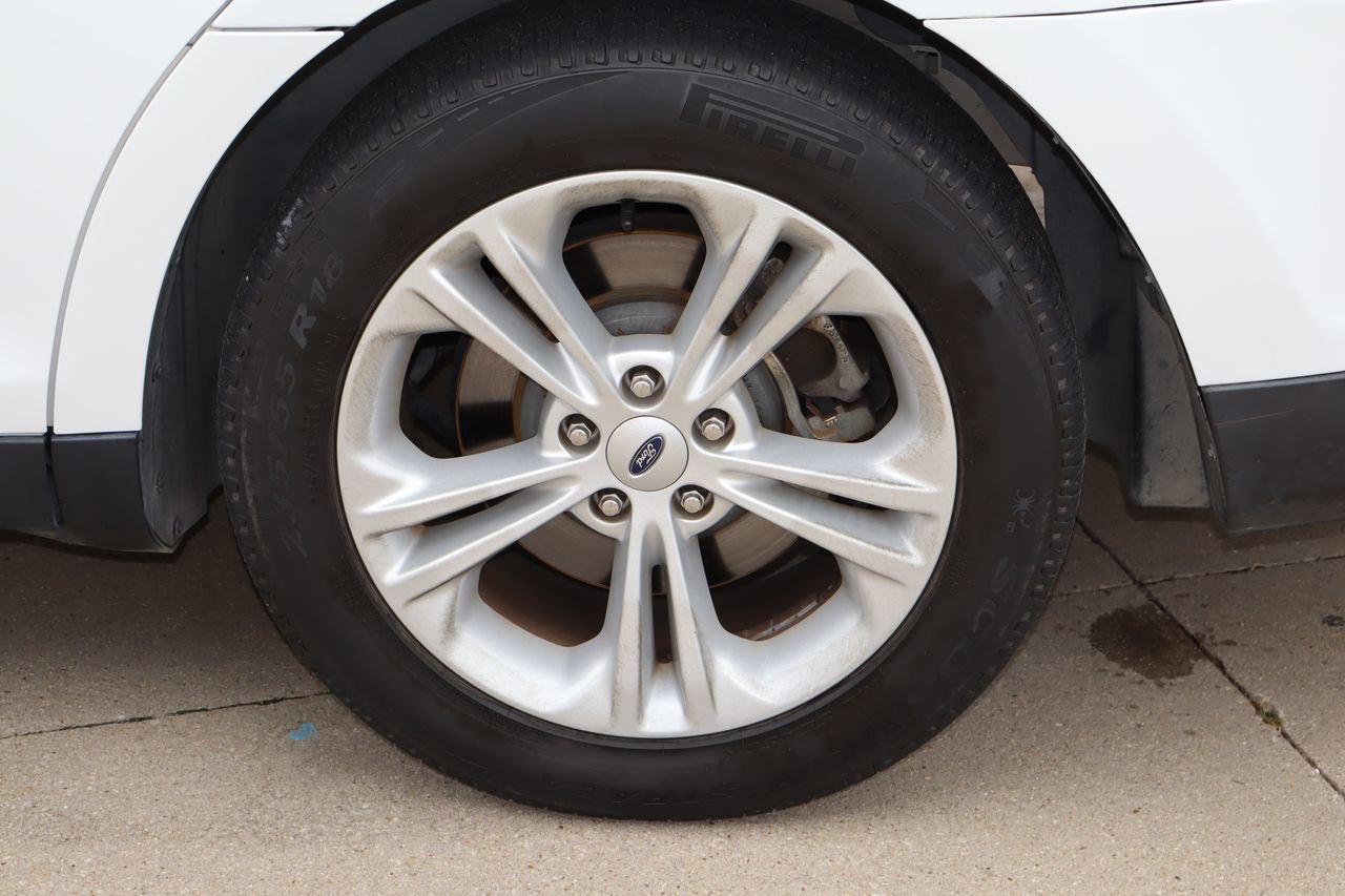 Used 2018 Ford Taurus SE FWD image 25