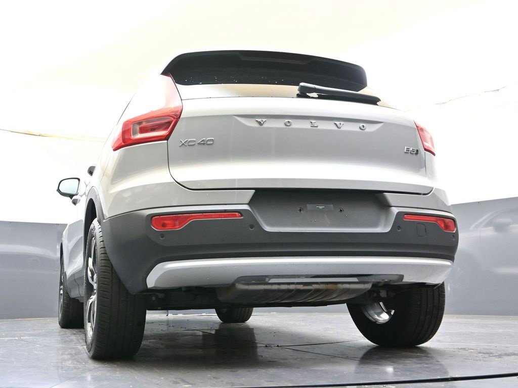 Certified 2025 Volvo XC40 B5 Core image 32