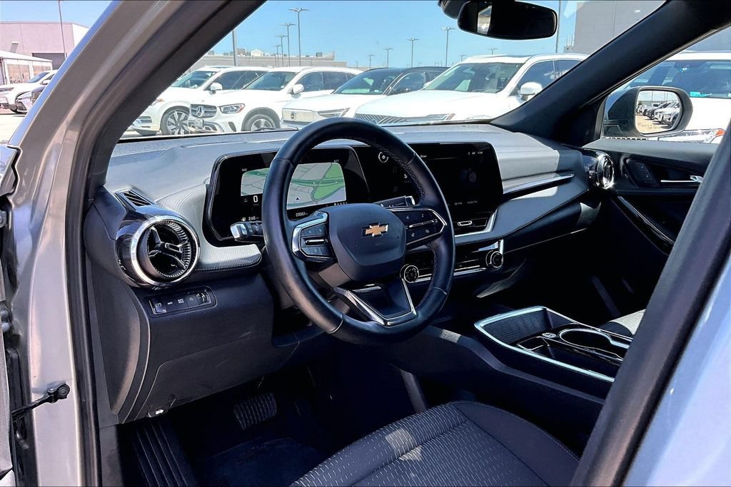 Used 2025 Chevrolet Equinox LT AWD/4WD image 17