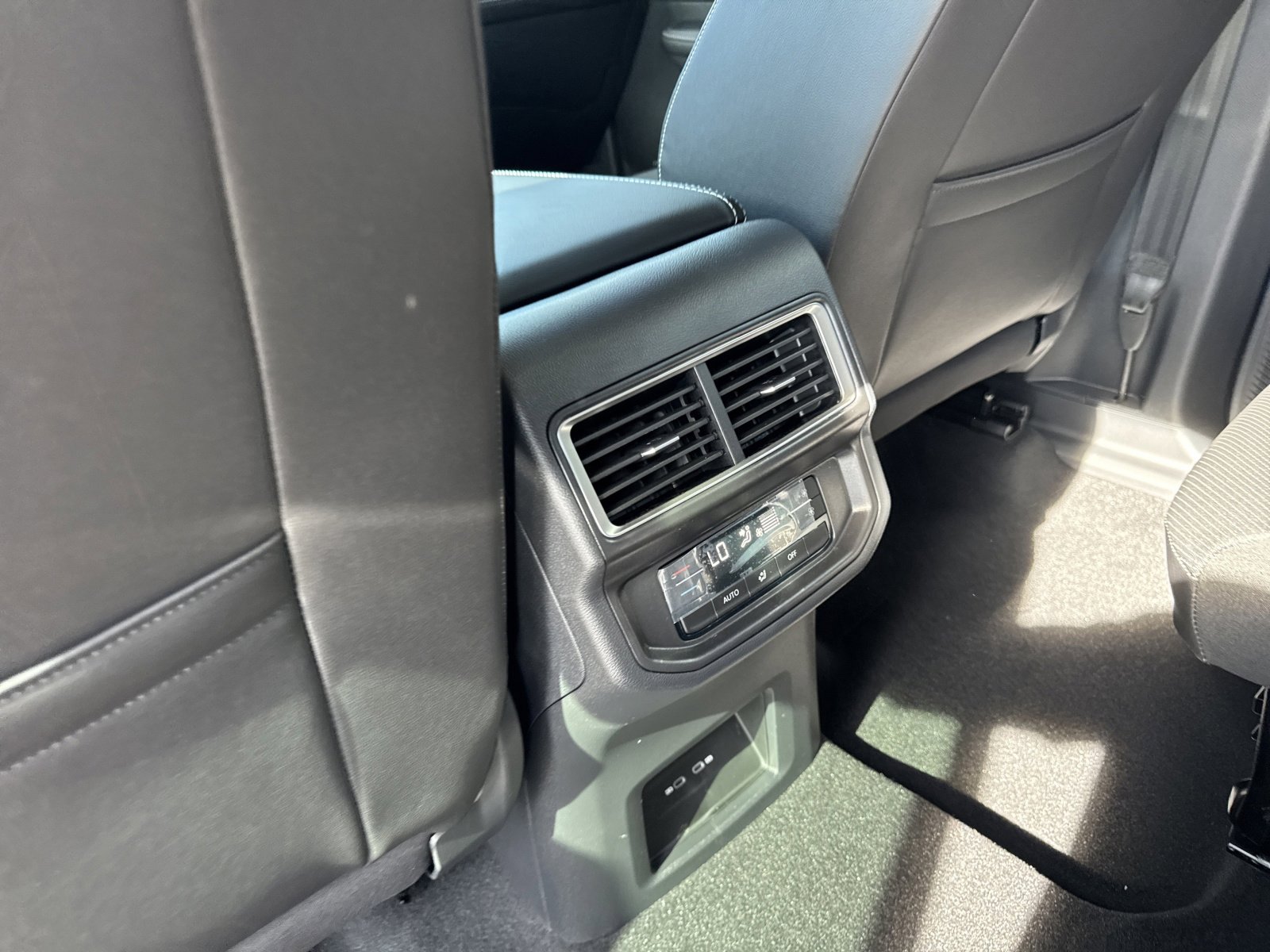 New 2026 Volkswagen Atlas SE image 22