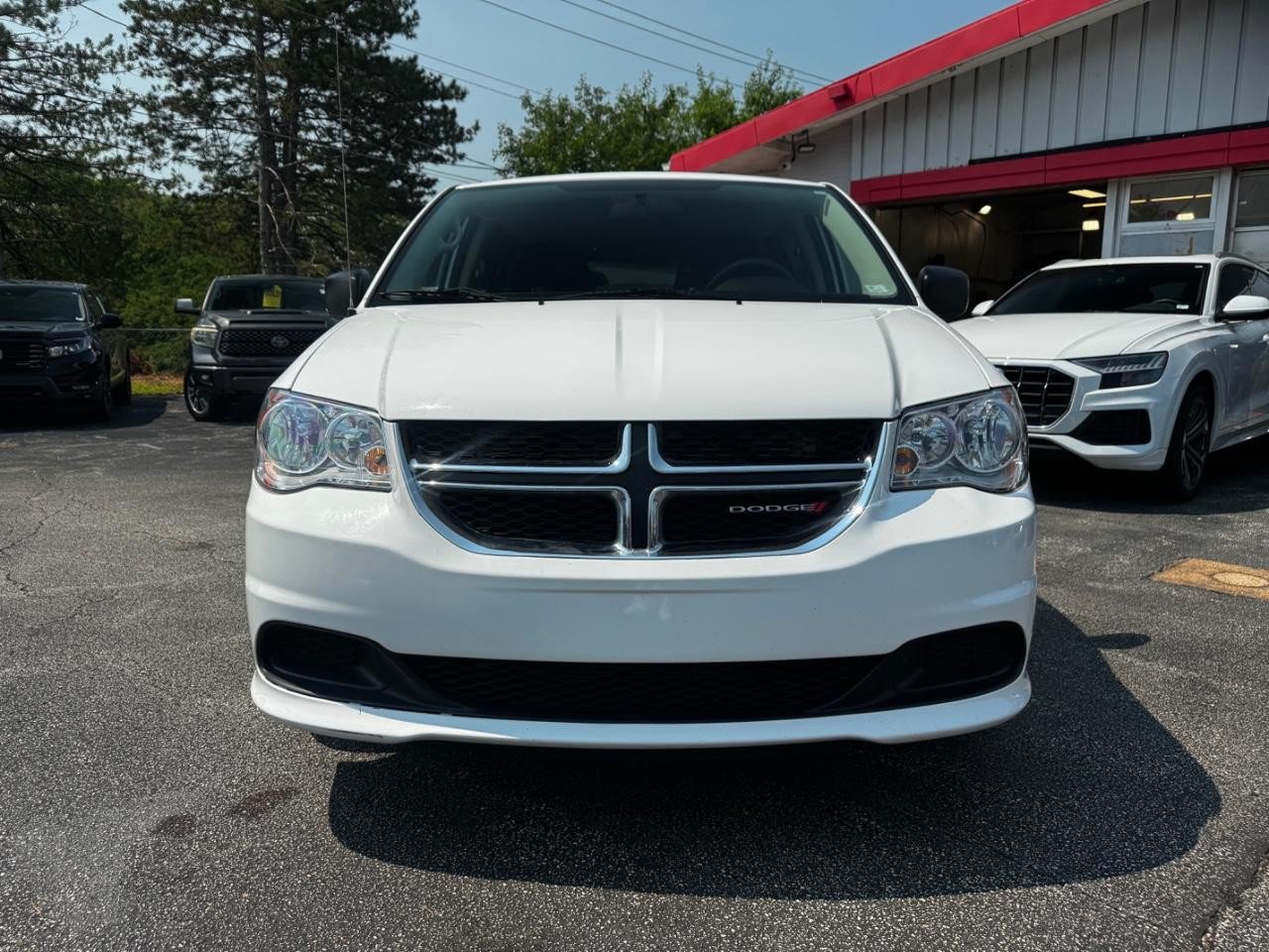 Used 2015 Dodge Grand Caravan SE w/ Quick Order Package 29E SE FWD image 2