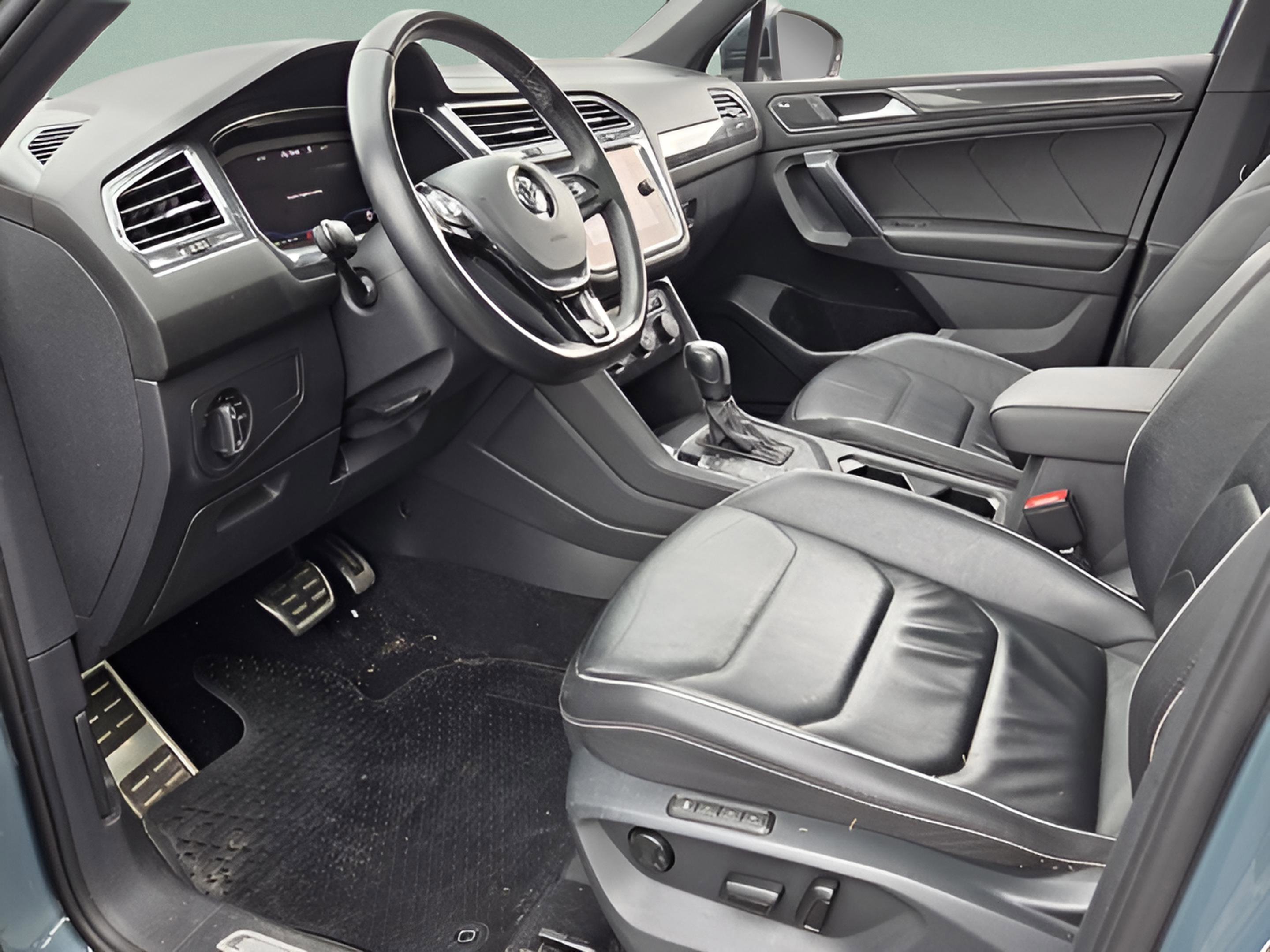 Used 2021 Volkswagen Tiguan SEL Premium R-Line image 11