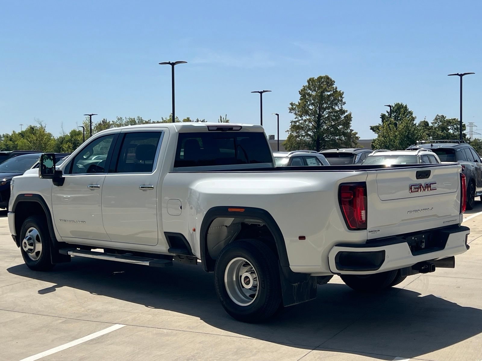 Used 2022 GMC Sierra 3500 Denali w/ Denali Ultimate Package AWD/4WD image 10