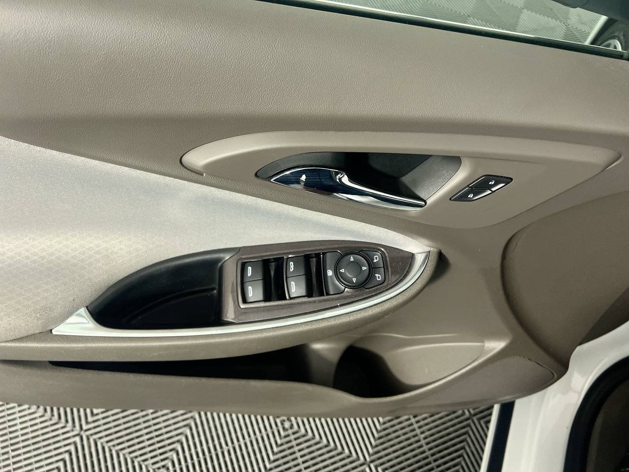 Used 2022 Chevrolet Malibu LT FWD image 10