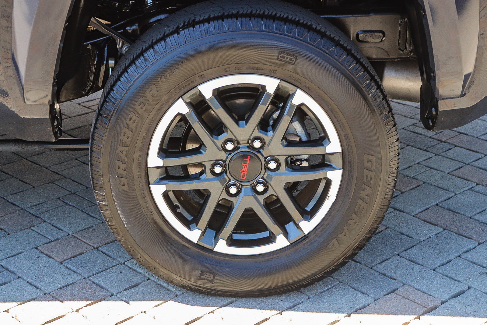 Used 2025 Toyota Tacoma TRD Sport image 12