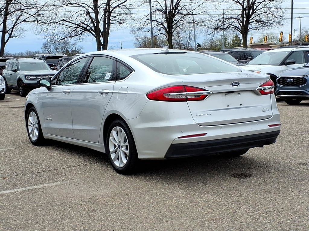 Used 2019 Ford Fusion SE image 3