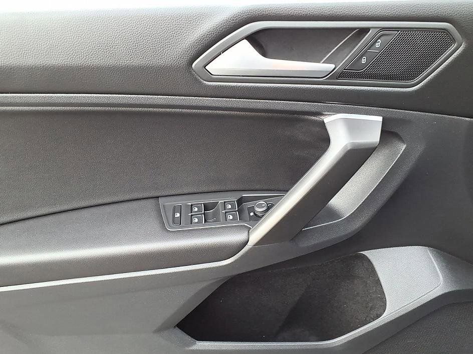 Used 2021 Volkswagen Tiguan SE image 11