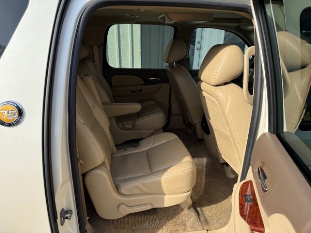Used 2010 Chevrolet Suburban LTZ image 7