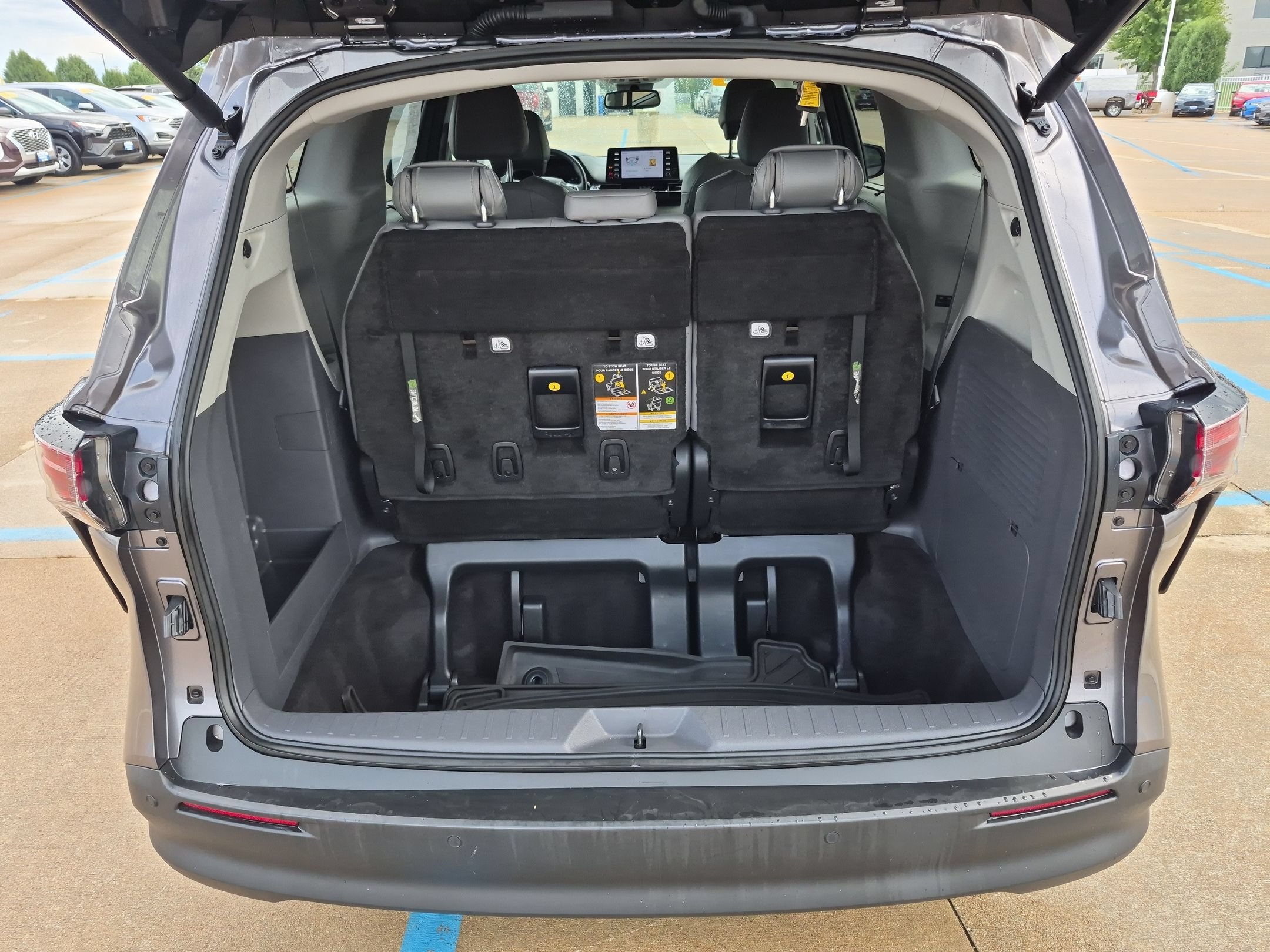 Used 2023 Toyota Sienna XLE AWD/4WD image 27