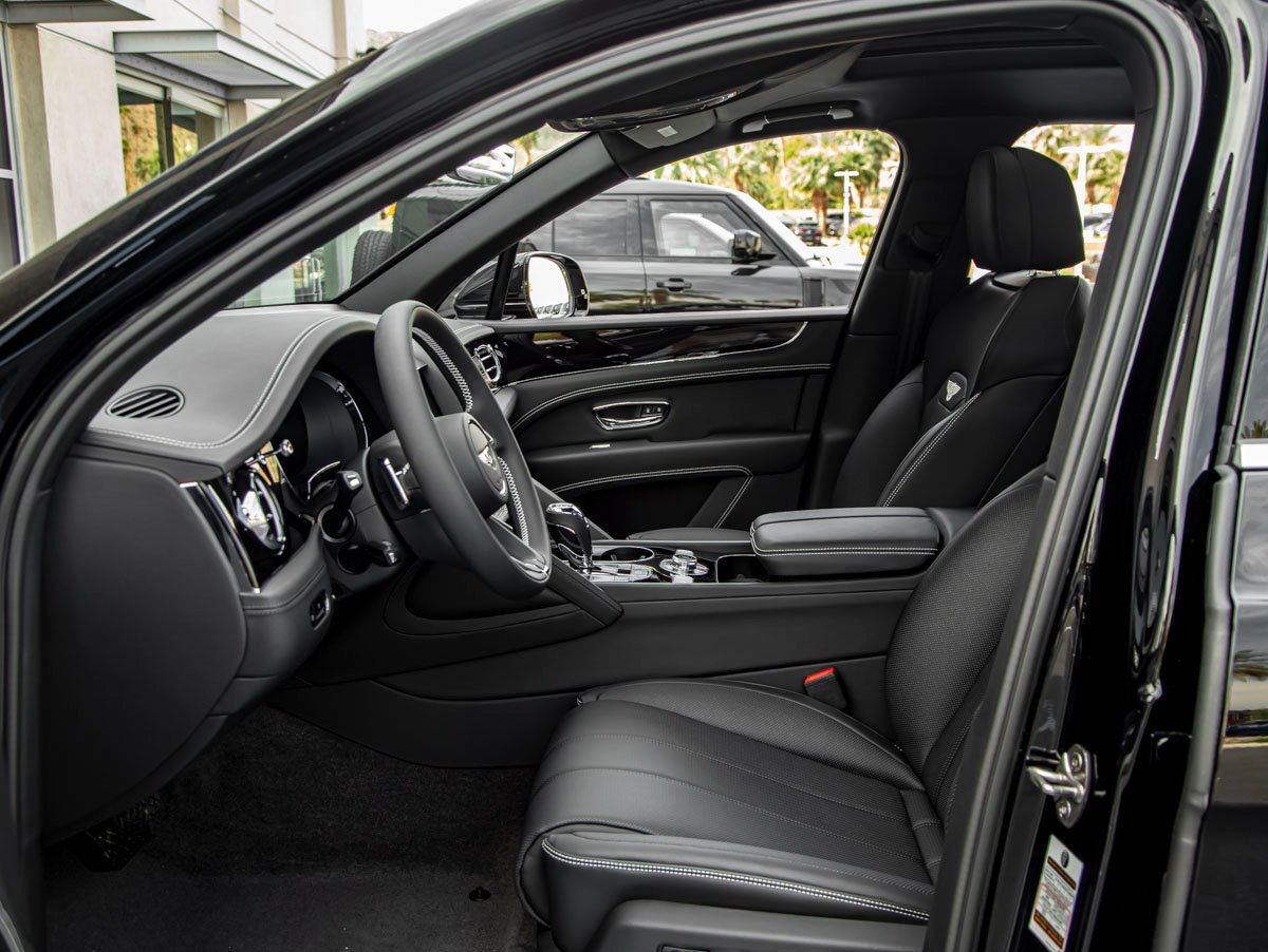 Used 2025 Bentley Bentayga Extended Wheelbase AWD/4WD image 15