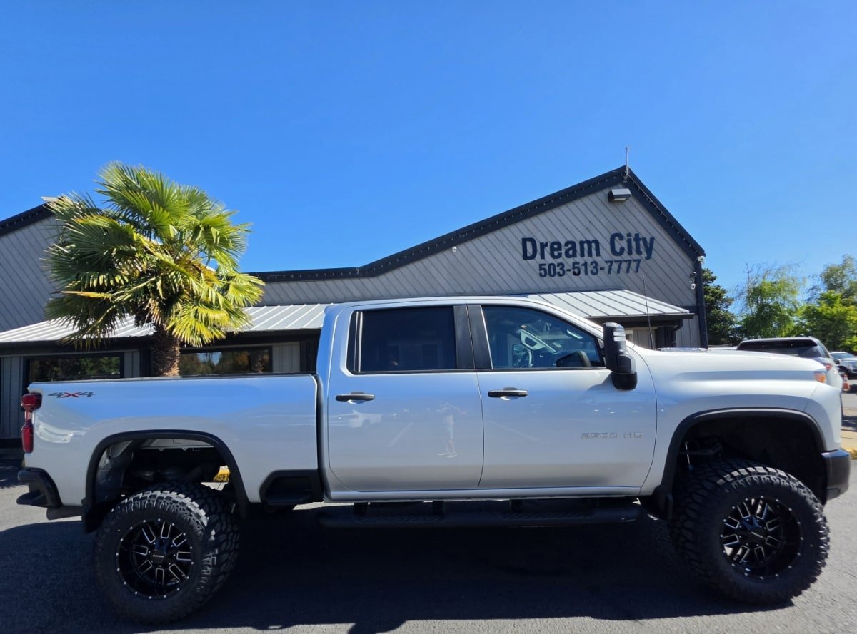 Used 2022 Chevrolet Silverado 2500 Custom w/ Custom Value Package AWD/4WD image 4