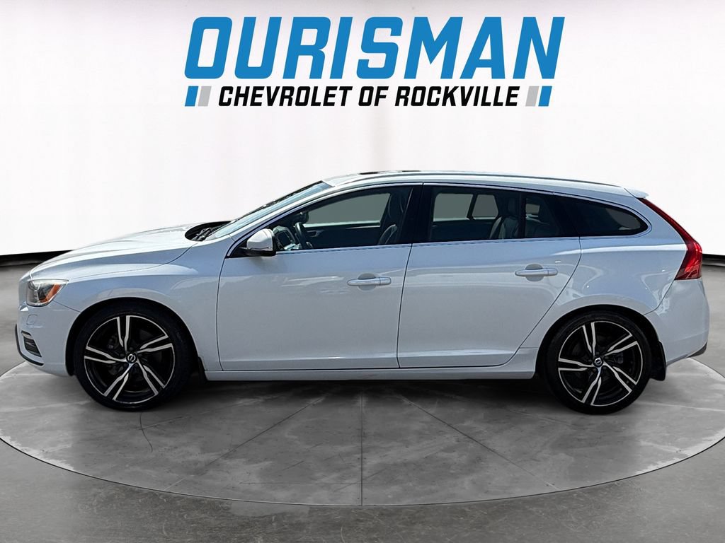 Used 2017 Volvo V60 T6 R-Design Platinum w/ Climate Package AWD/4WD image 3