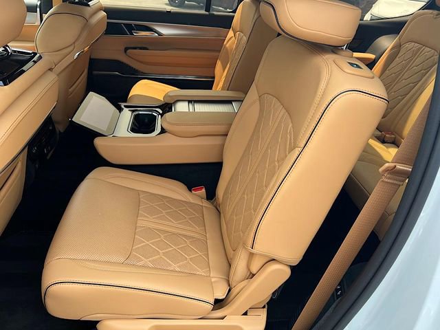 New 2023 Jeep Grand Wagoneer Series III image 13