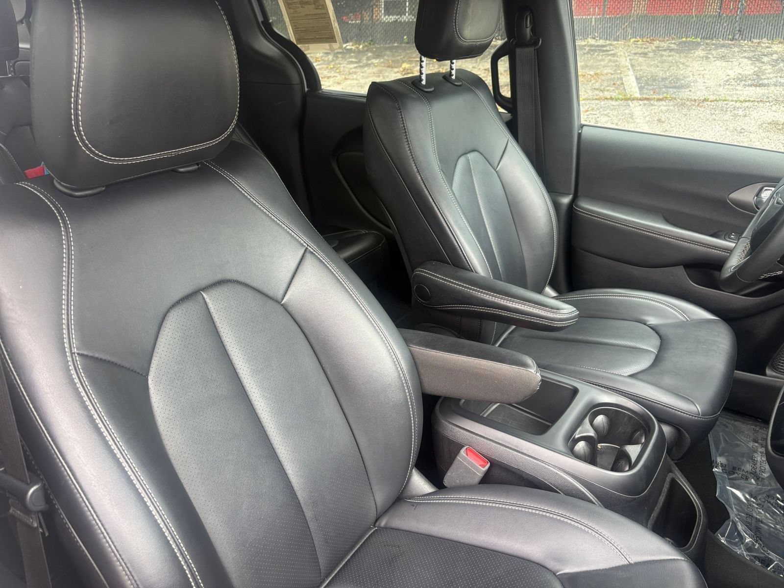 Used 2025 Chrysler Pacifica Select FWD image 31