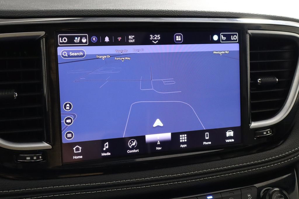 Used 2025 Chrysler Pacifica Limited FWD image 36