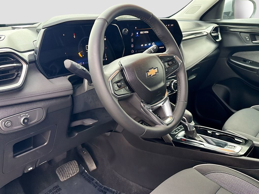Used 2026 Chevrolet TrailBlazer LT w/ Convenience Package AWD/4WD image 9