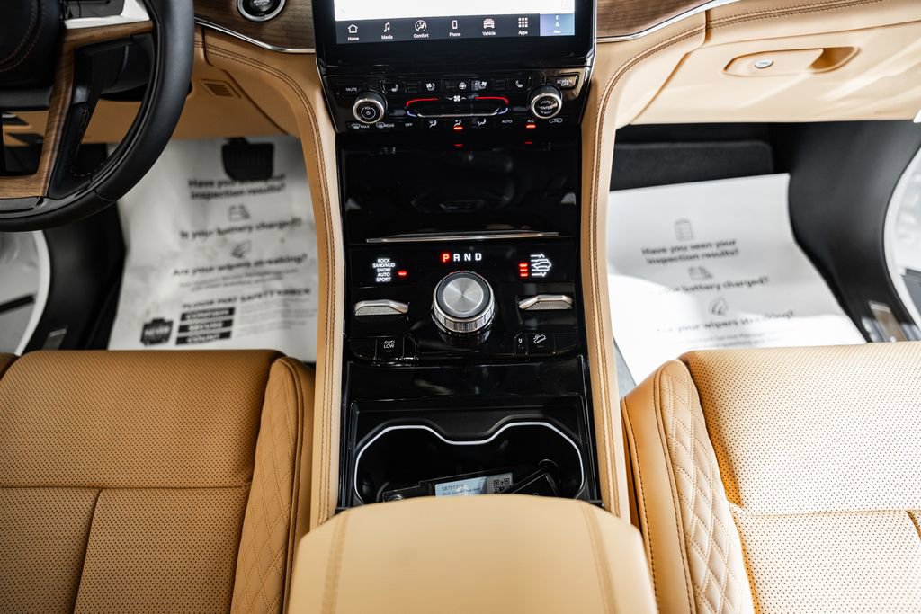 New 2025 Jeep Grand Cherokee Summit image 31