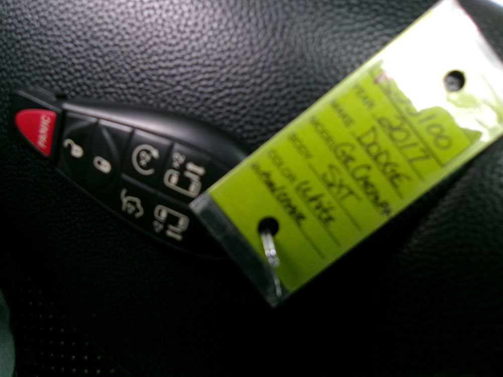 Used 2017 Dodge Grand Caravan SXT image 21