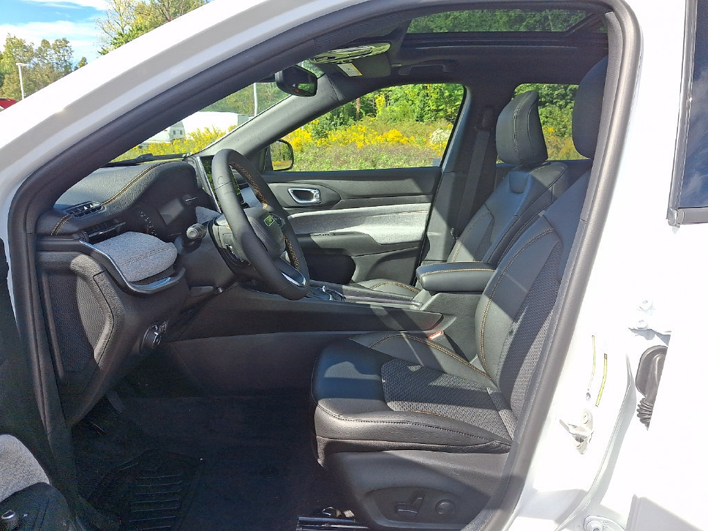New 2026 Jeep Compass Latitude AWD/4WD image 10