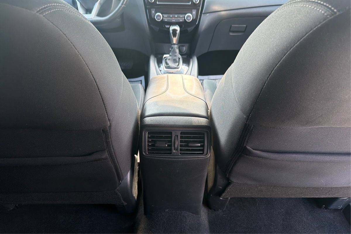 Used 2018 Nissan Rogue SV w/ Premium Package AWD/4WD image 20