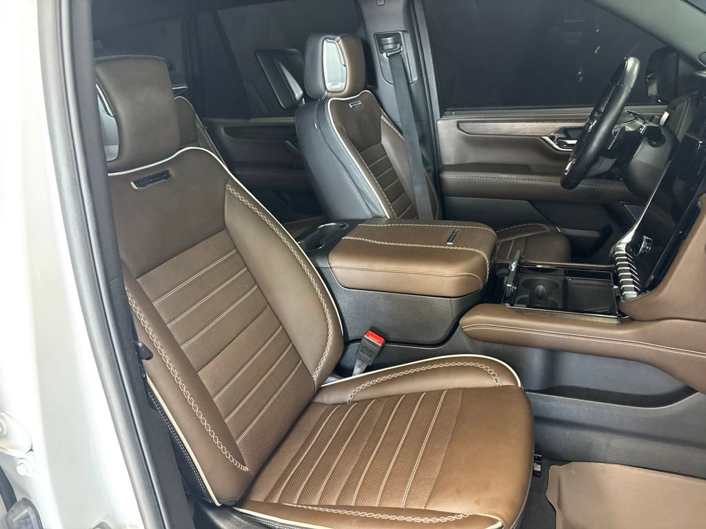 Used 2025 GMC Yukon Denali Ultimate w/ LPO, Floor Liner Package AWD/4WD image 14