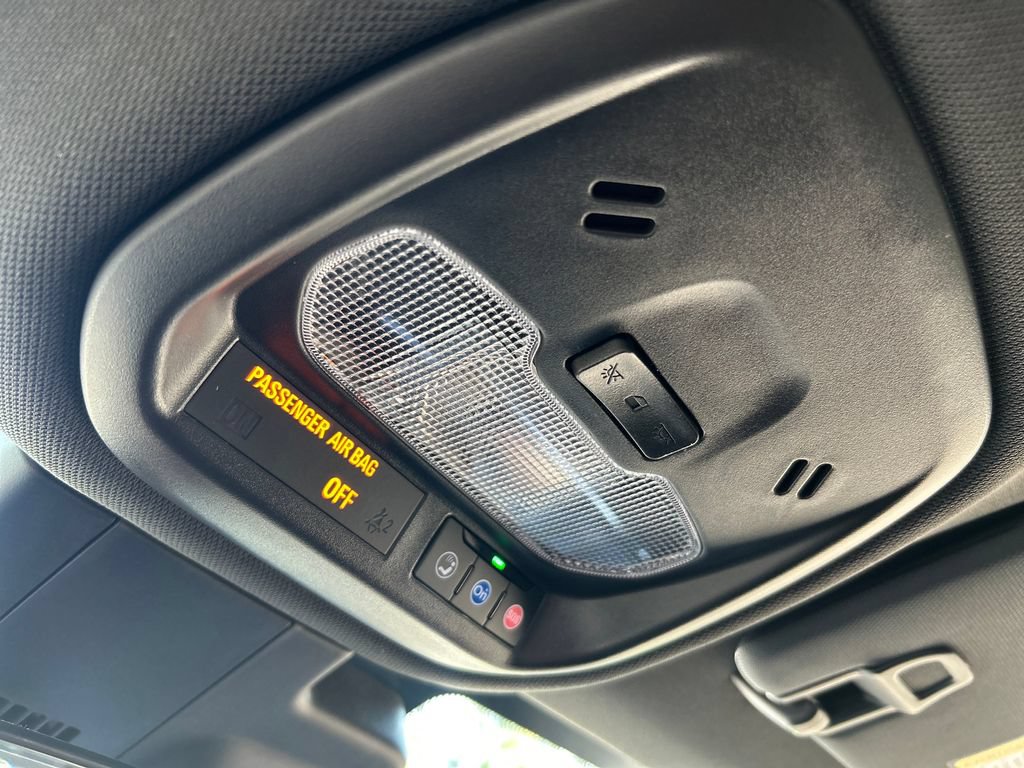Used 2025 Buick Envista Sport Touring w/ Convenience I Package FWD image 31