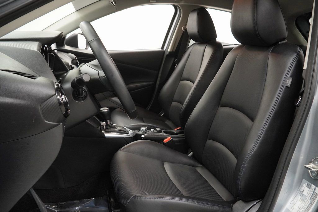 Used 2020 Toyota Yaris XLE image 17