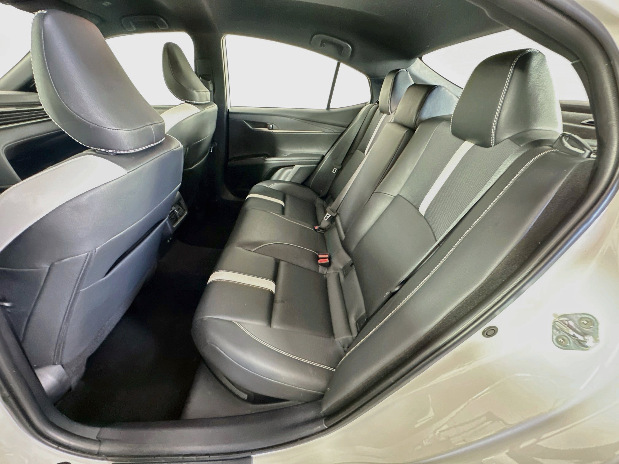 Used 2025 Toyota Camry SE FWD image 28