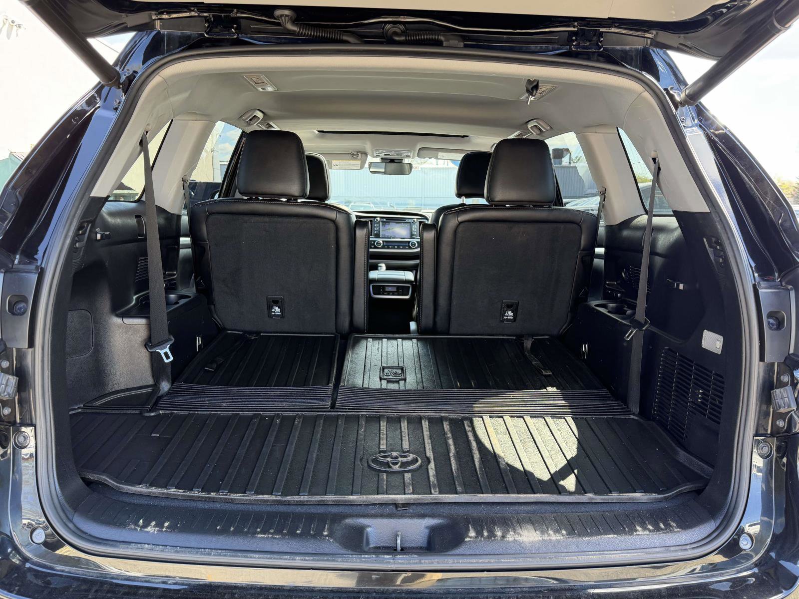 Used 2019 Toyota Highlander XLE AWD/4WD image 9