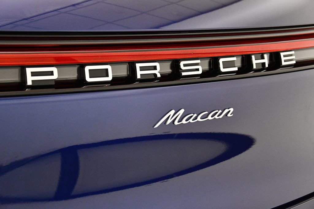 Certified 2025 Porsche Macan image 11
