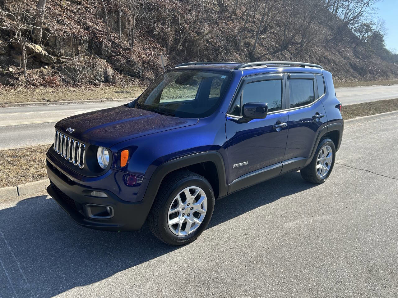 Used 2018 Jeep Renegade Latitude w/ Cold Weather Group AWD/4WD image 2