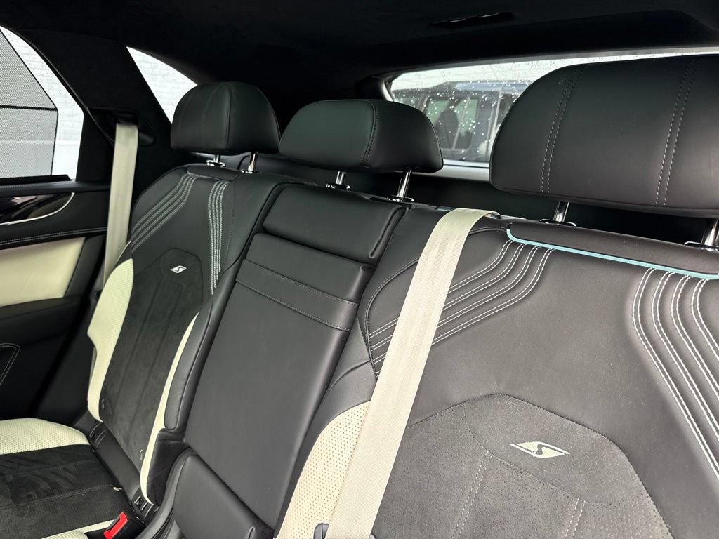 Used 2022 Bentley Bentayga AWD/4WD image 17