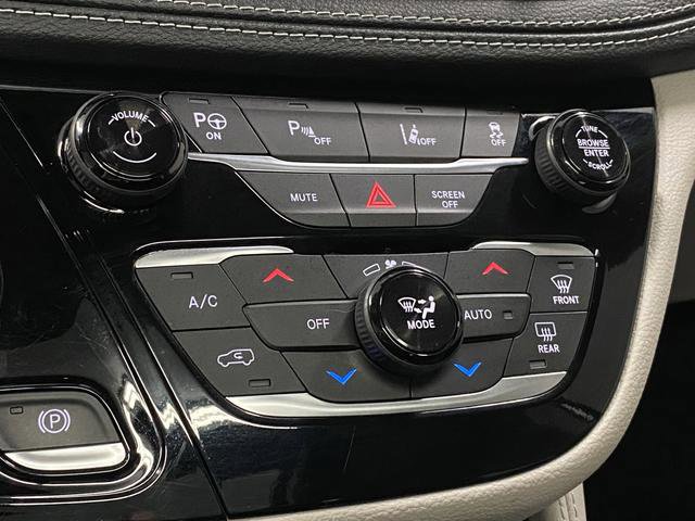 Used 2022 Chrysler Pacifica Limited FWD image 45