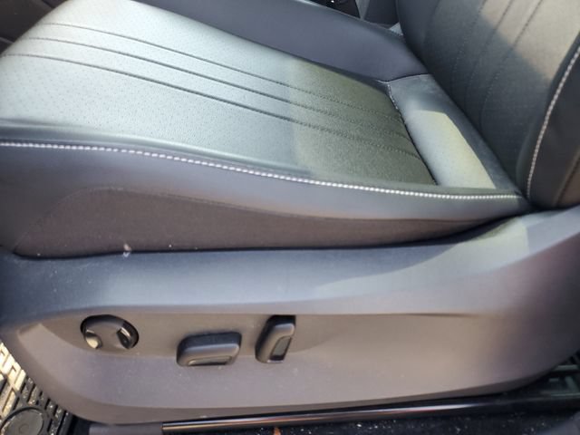 Certified 2024 Volkswagen Tiguan SE w/ Panoramic Sunroof Package AWD/4WD image 18