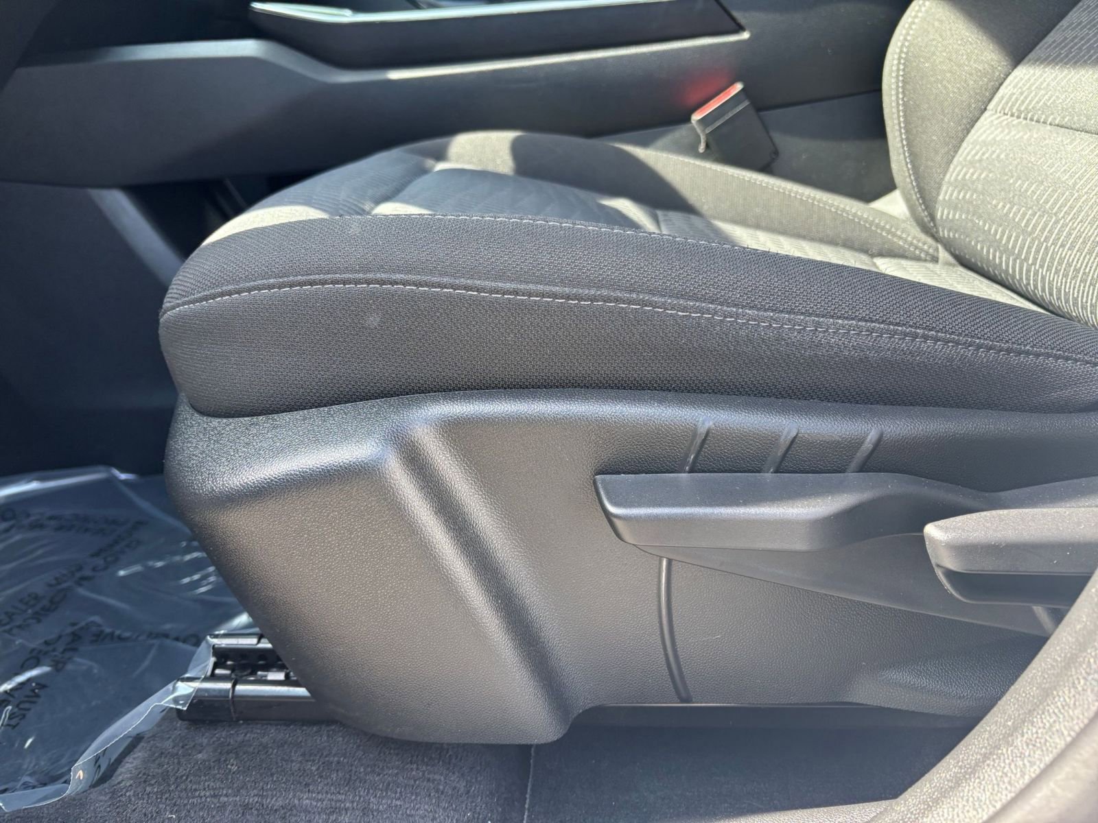 Used 2025 Chevrolet Equinox LT FWD image 28