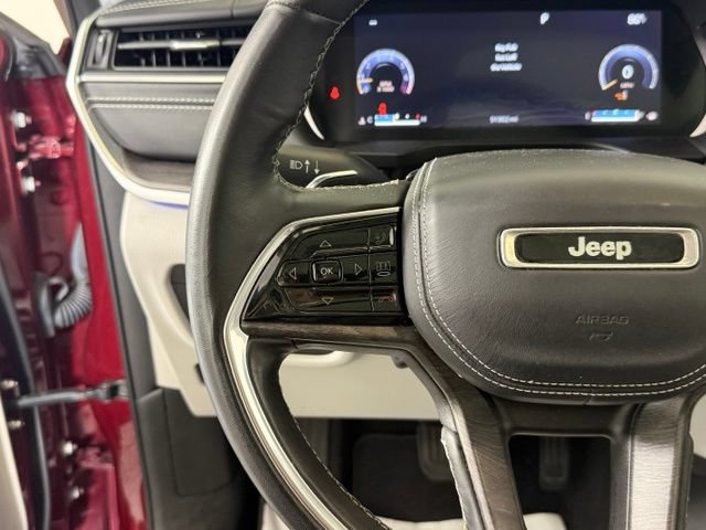 Used 2022 Jeep Grand Cherokee L Overland w/ Luxury Tech Group IV AWD/4WD image 43