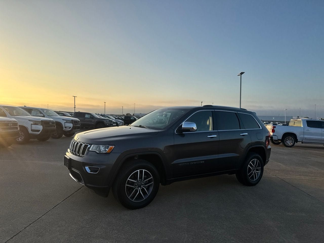 Used 2020 Jeep Grand Cherokee Limited AWD/4WD image 10