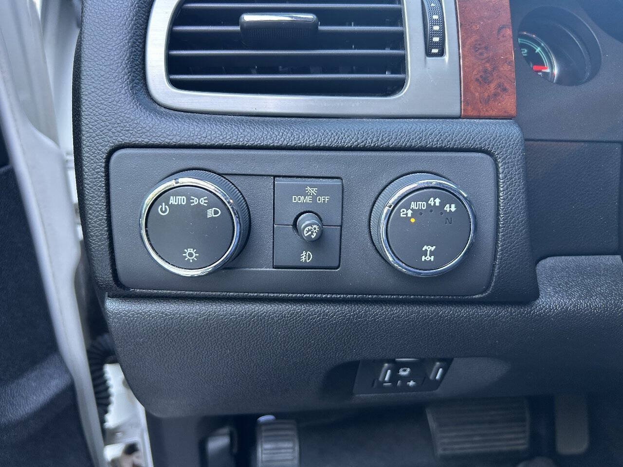 Used 2013 Chevrolet Avalanche LTZ AWD/4WD image 16