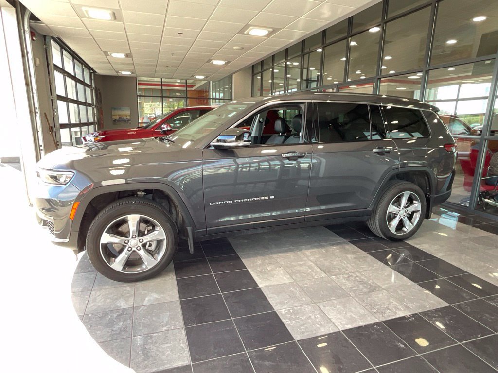 Used 2022 Jeep Grand Cherokee L Limited w/ Trailer Tow Group (B) AWD/4WD image 3