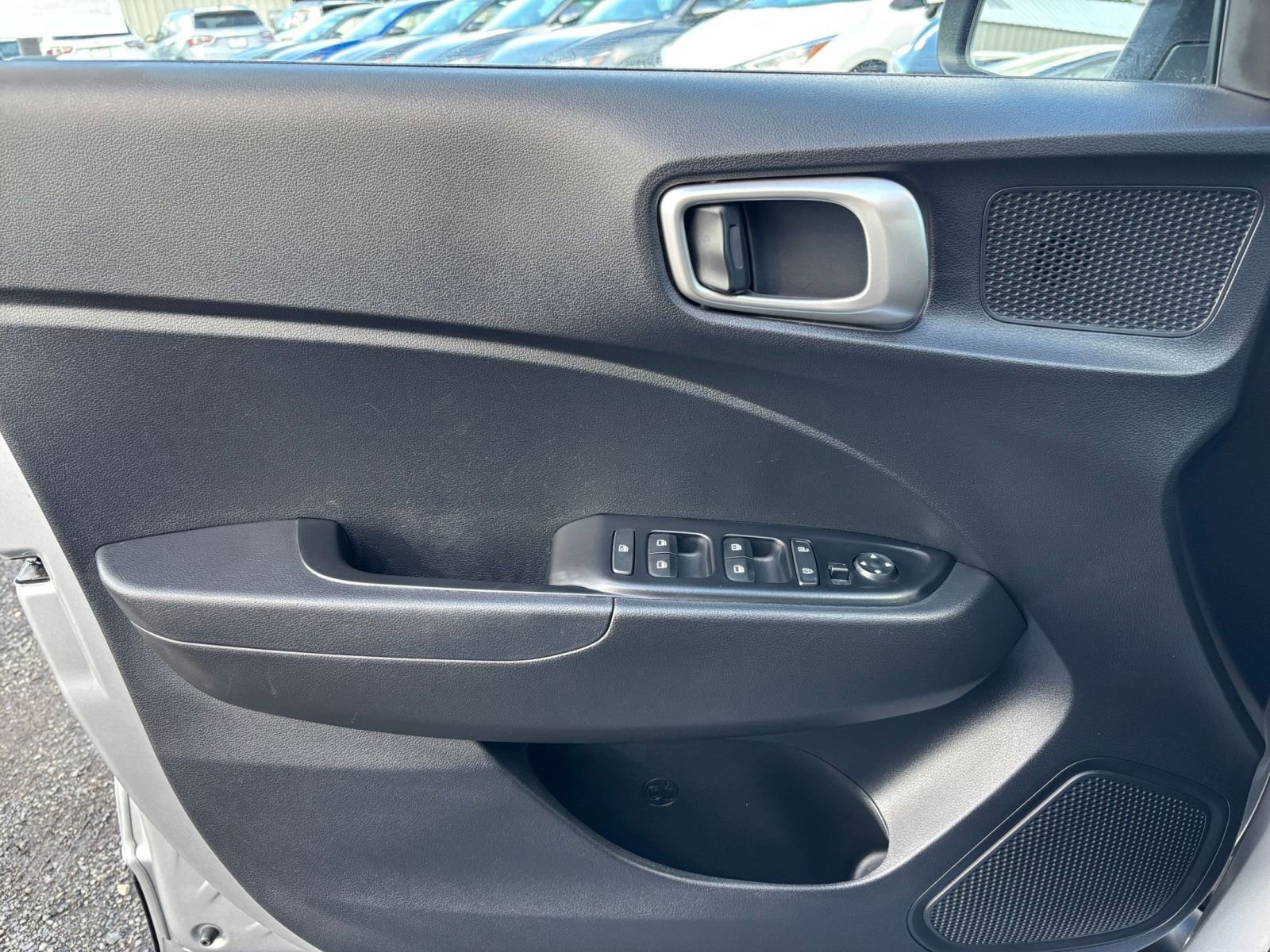Used 2025 Hyundai Venue SEL FWD image 18