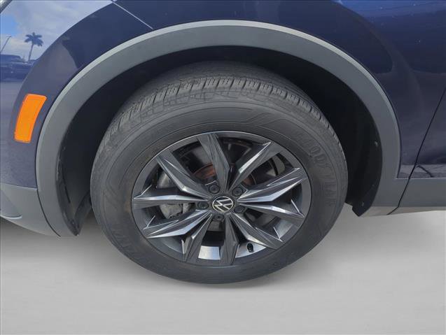 Used 2023 Volkswagen Tiguan SE w/ Panoramic Sunroof Package image 24