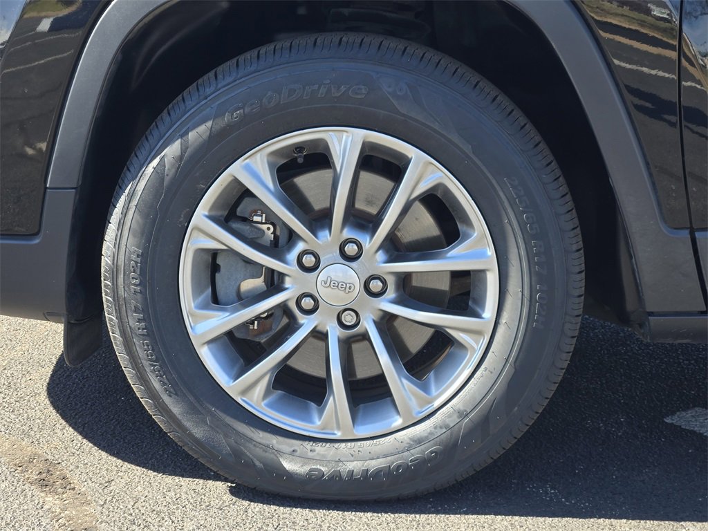 Used 2020 Jeep Cherokee Latitude Plus w/ Comfort/Convenience Group image 14