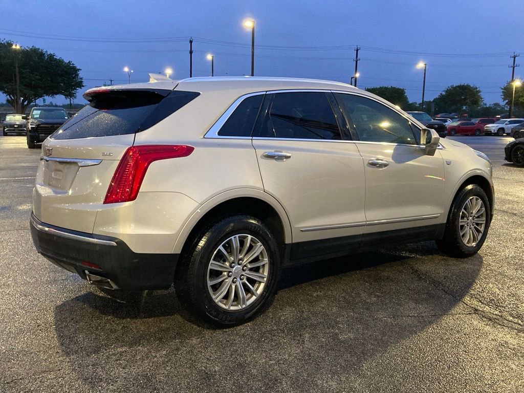 Used 2017 Cadillac XT5 Luxury w/ Driver Awareness Package image 5