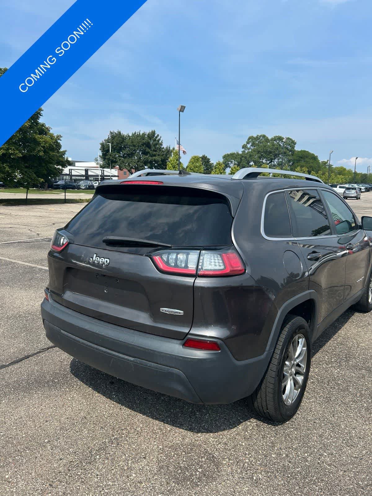 Used 2019 Jeep Cherokee Latitude Plus w/ Comfort/Convenience Group FWD image 3