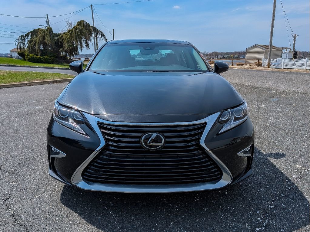 Used 2017 Lexus ES 350 w/ Luxury Package image 2