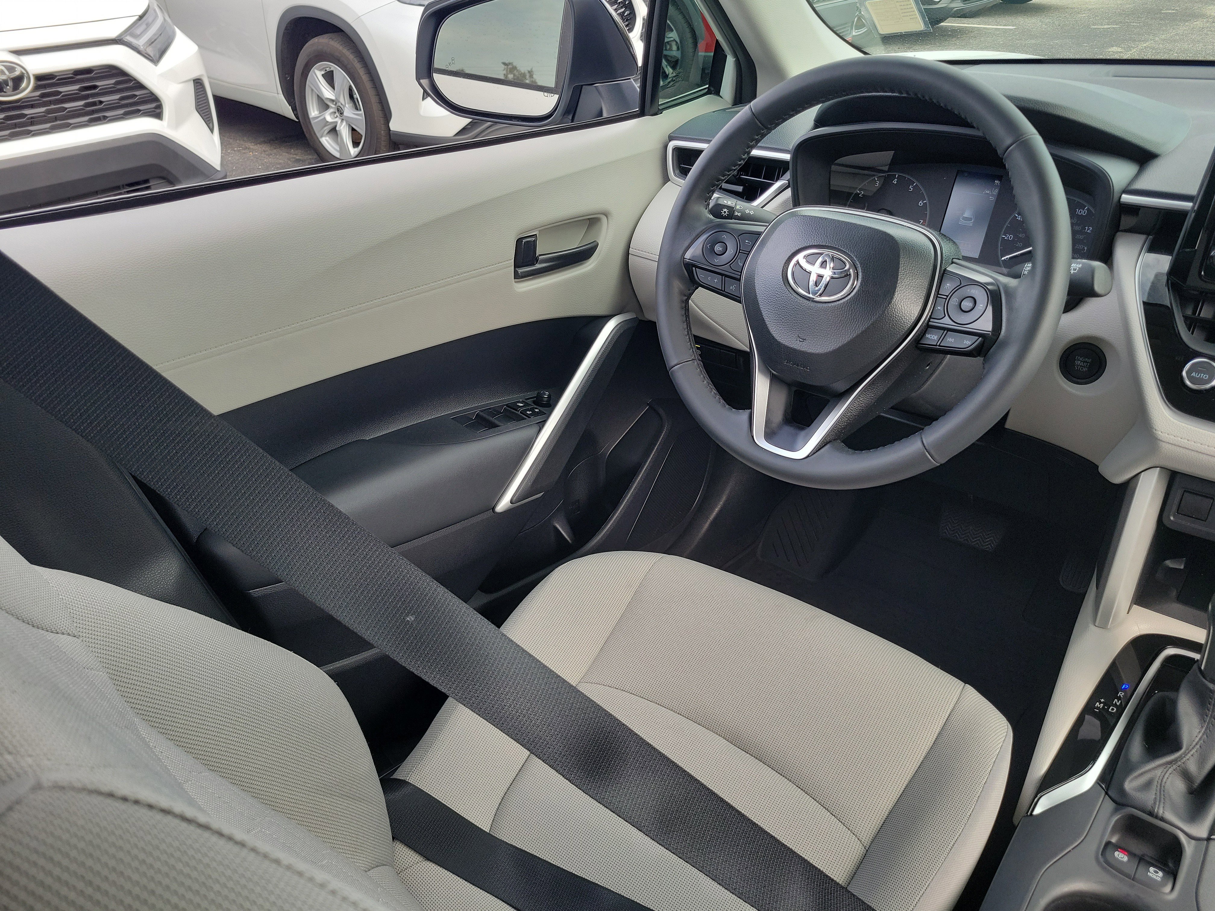 Used 2025 Toyota Corolla Cross LE image 15